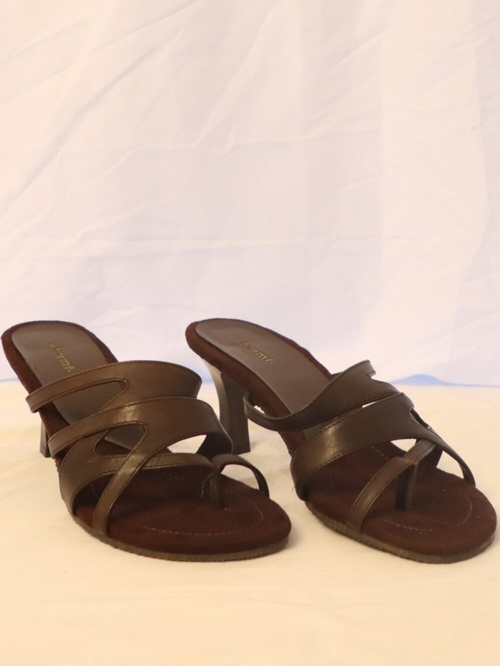 White Mountain Size 9 Brown Heeled Thong Sandals